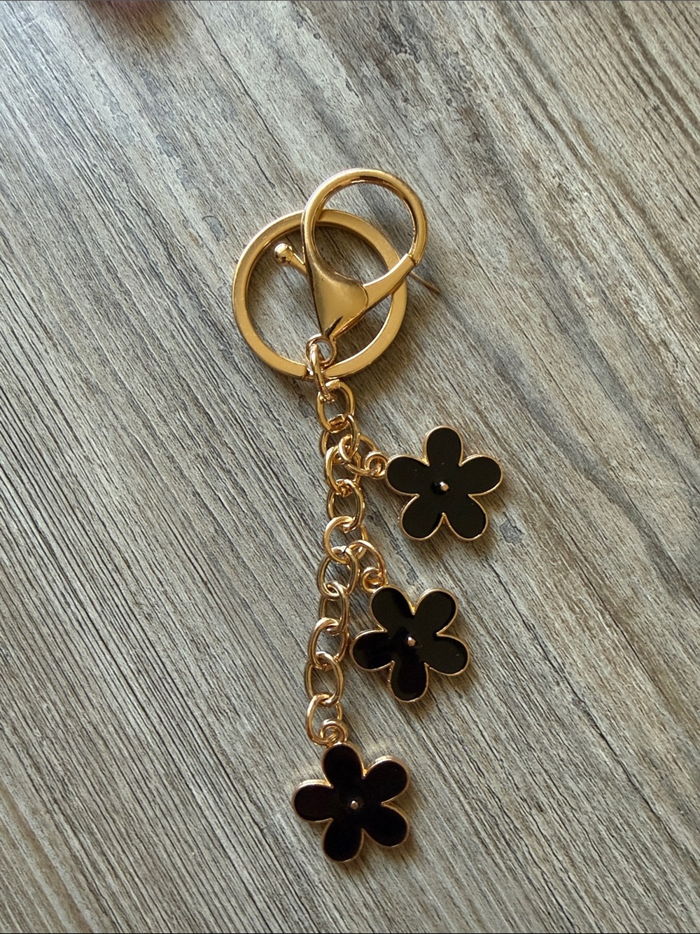 ❤️ free with purchase❤️Gold-tone Keychain with Black Flower Charms